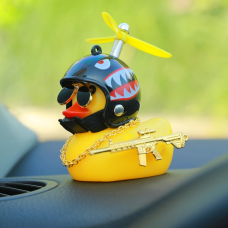 Cool Duck Желтый утенок в шлеме "Акула"